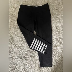 Victoria’s Secret VSX black/white capri leggings size large